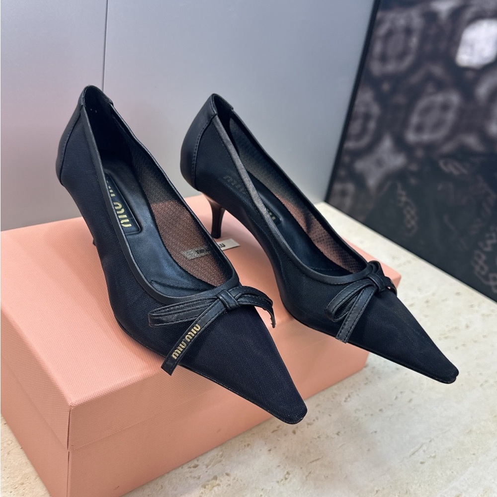 Miu Miu Black Pointed Toe Bow Pumps - Picture 2 of 9